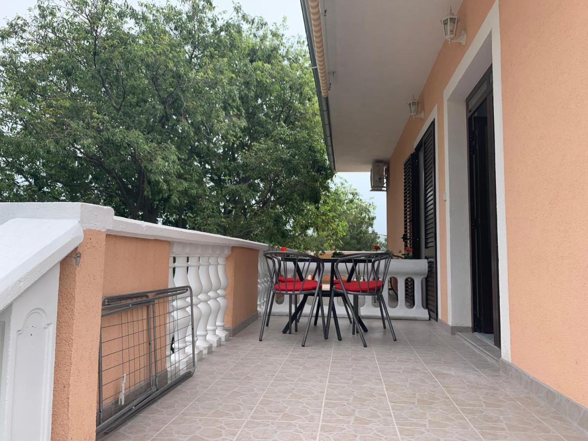 Apartmani Spomenka Seline ภายนอก รูปภาพ